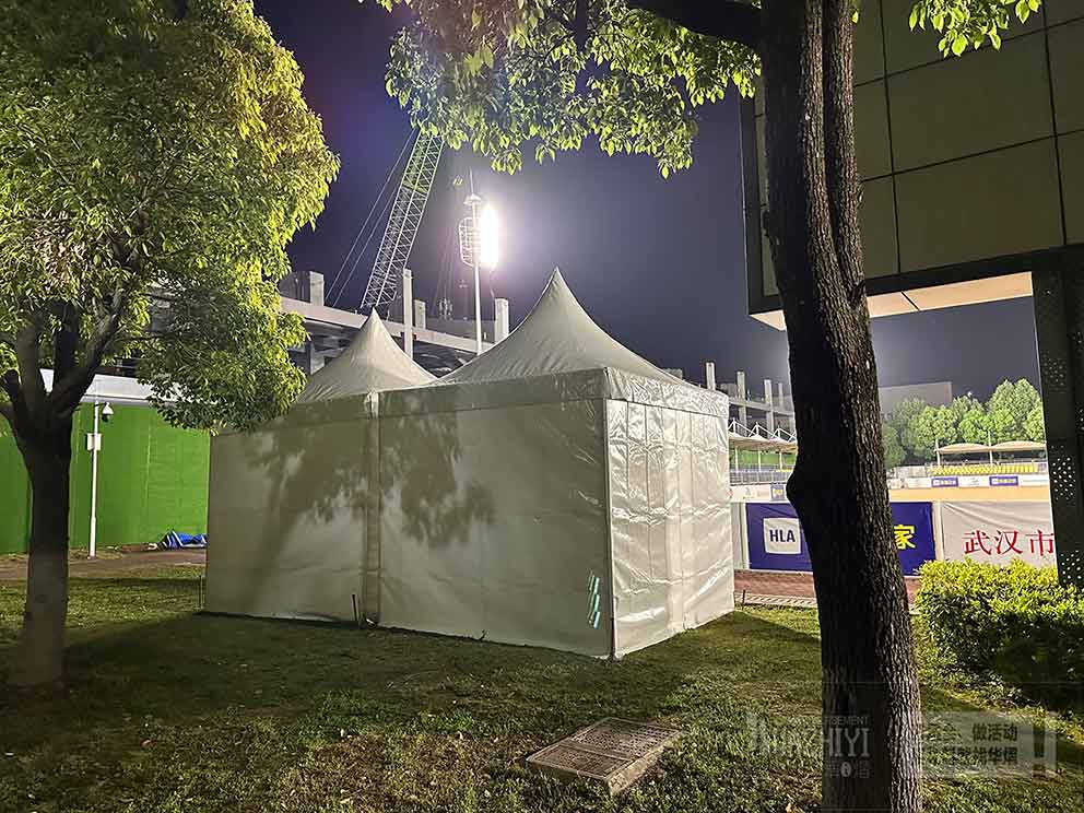 郑州活动篷房出租厂家搭建商学院马术比赛休息区尖顶篷房