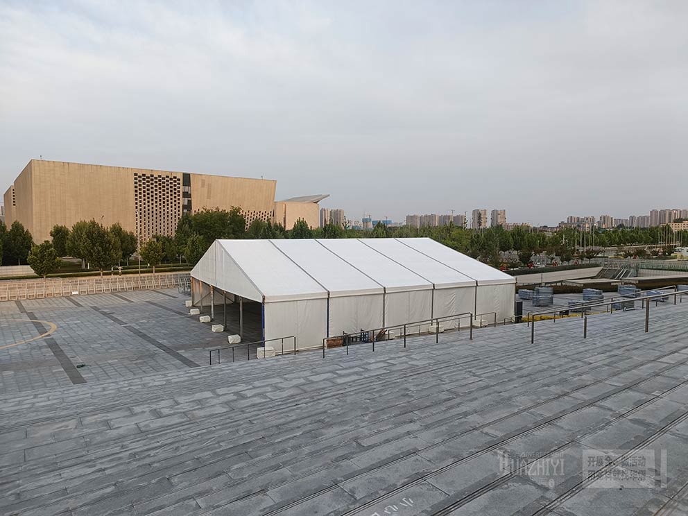 郑州玻璃篷房搭建公司搭建苏有朋演唱会安检大跨度篷房